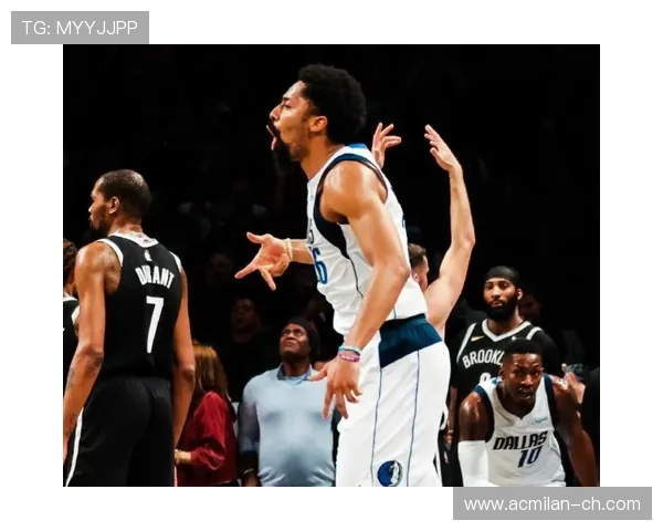 东契奇率队发动快速反击得分，独行侠节奏上升